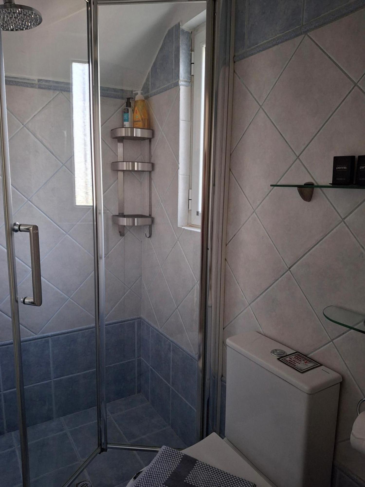 Harris Elegant House Superb View Near Airport Apartamento Loútsa Exterior foto